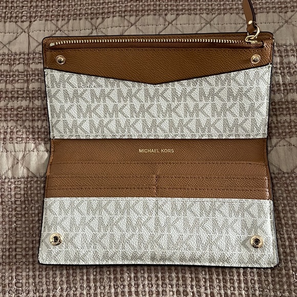 Michael Michael Kors Signature Logo Wallet - Picture 3 of 6